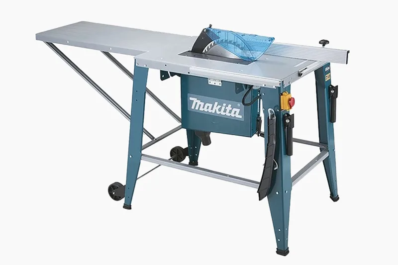 Scie sur table Makita, outil de précision pour la découpe du bois et des matériaux composites en atelier ou sur chantier.